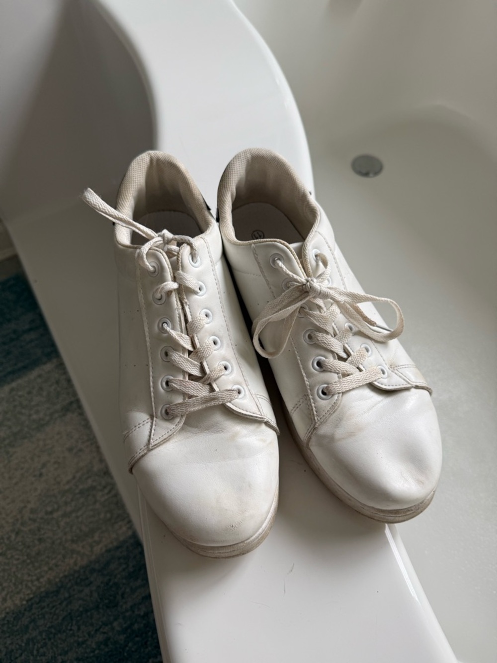 Vepose White Low-Top Lace-Up Sneakers